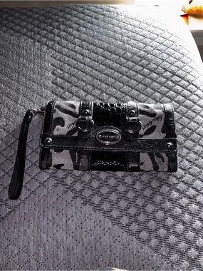 Nine West Black and Gray Patterned Wristlet Clutch